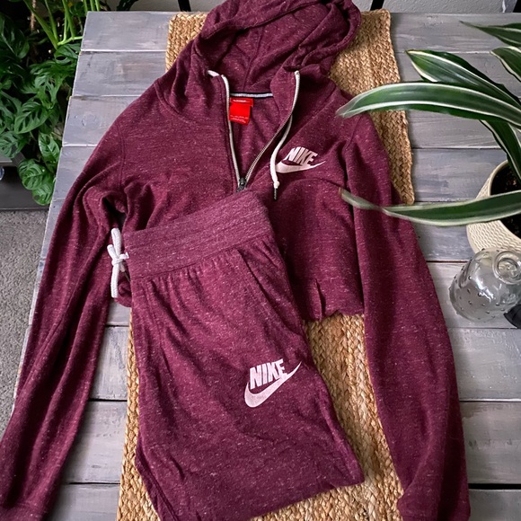 Nike Pants - ❤️ Nike Capri jogger sweatsuit